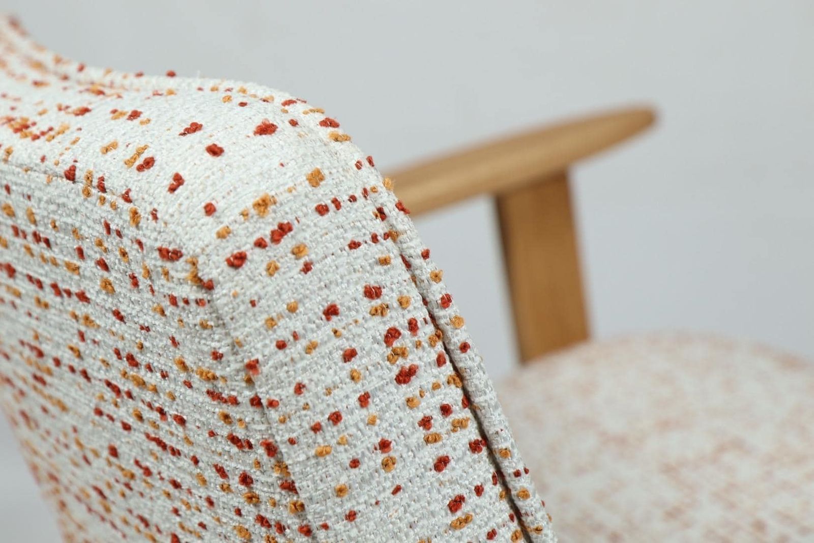 Space Age Fauteuils Set Van 2 Eikenhout Witte Bouclé Oranje Stippen Van Chierowski photo buy