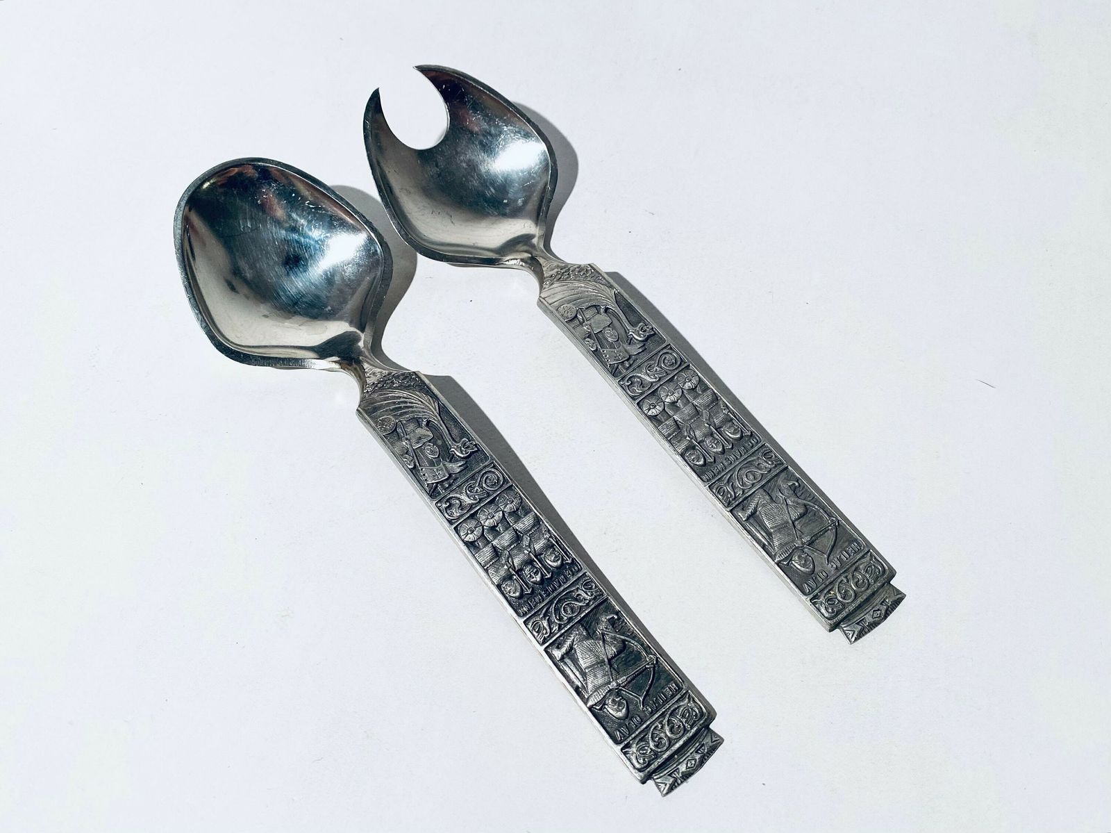 Viking Motif Silver Salad Servers Heilag Olav Norway / Konge Tinn Pewter / Vintage 1970s Design photo furniture