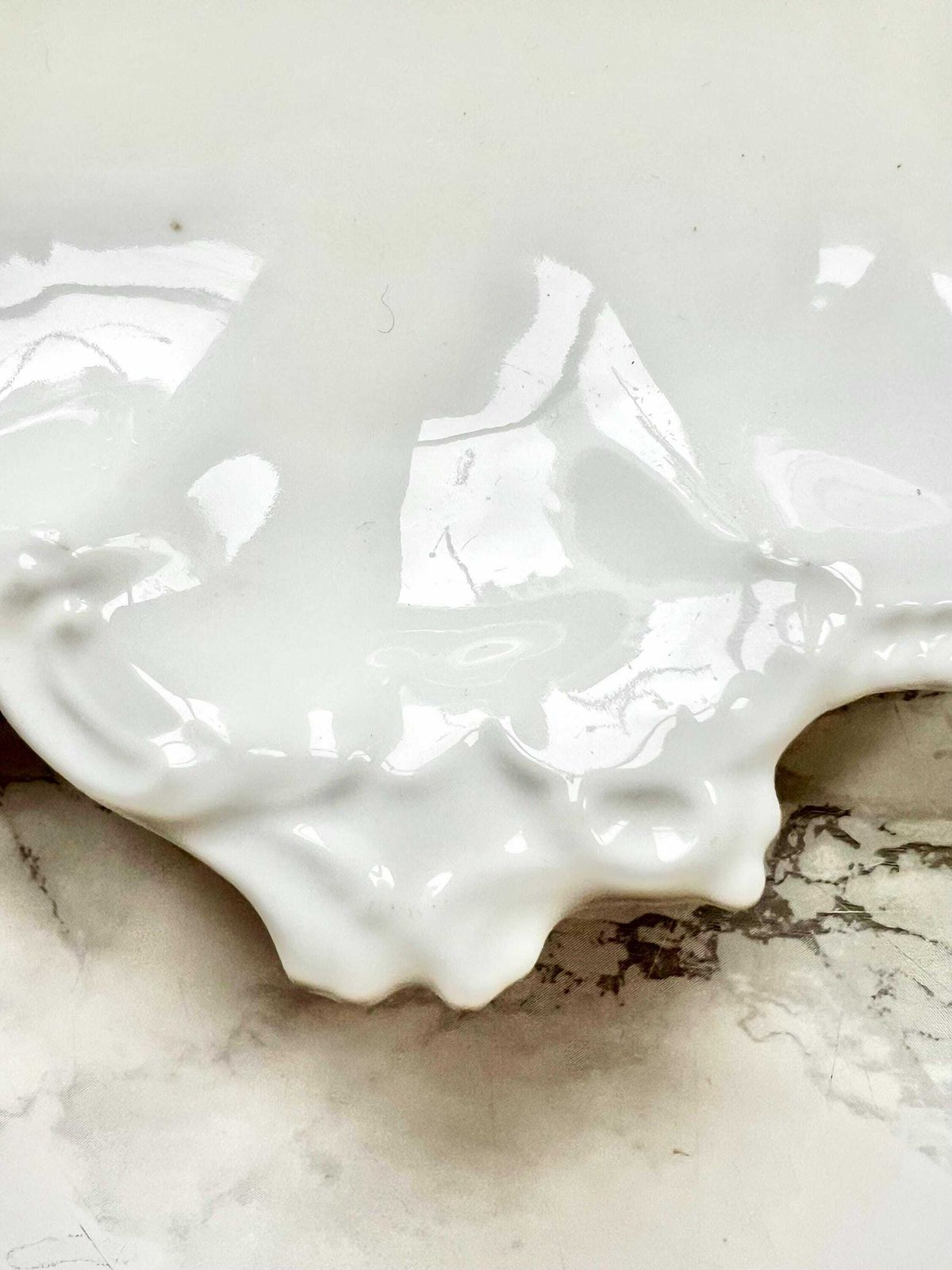 Royal Crown Derby   Antique Shell Shaped Dish In Molded White Porcelain With A Baroque Decoration Of Flowers photo 70.0