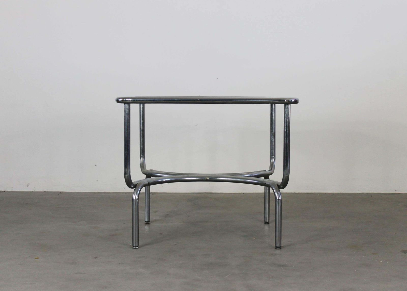 photo vinterior Gae Aulenti Locus Solus Dining Room Set In Steel And Leather By Poltronova 1970s