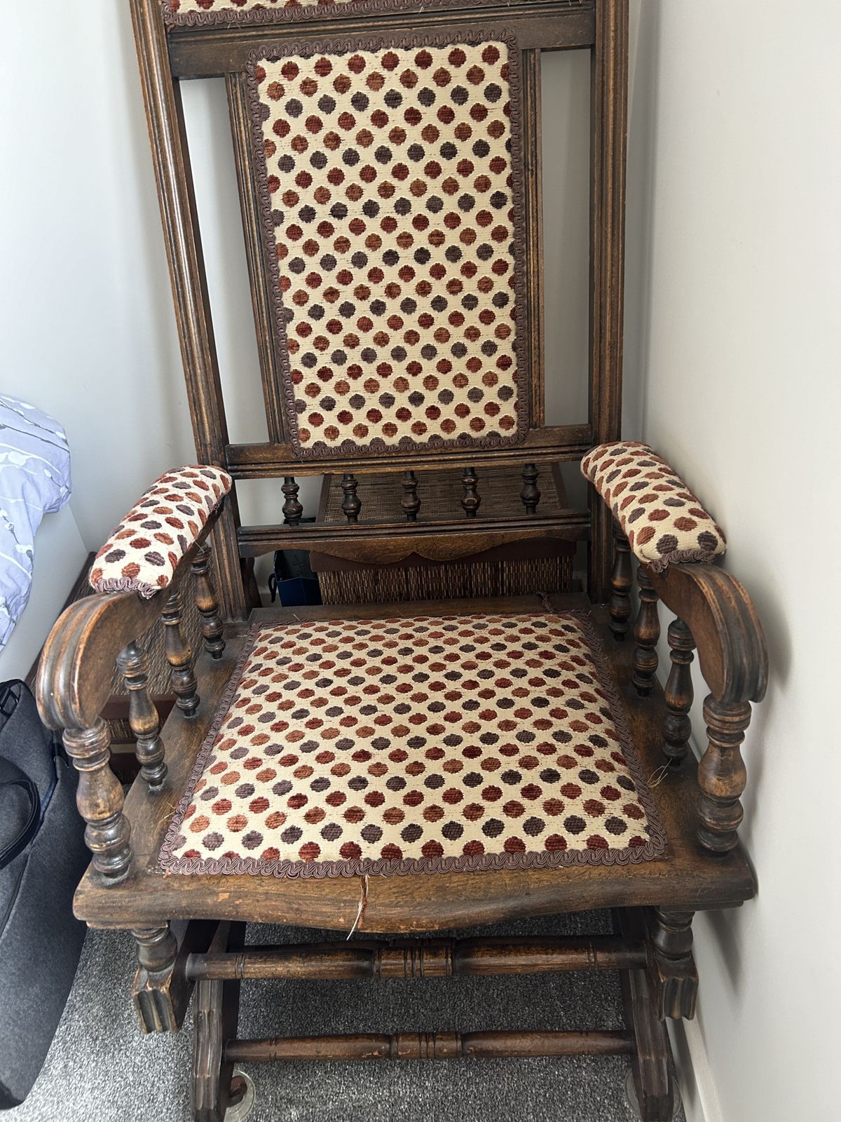Antique American Style Rocking Chair photo 95.0