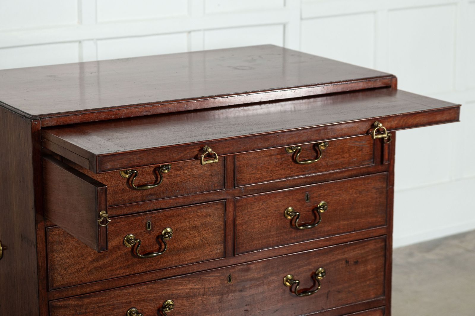 English George III Mahogany Bachelors Chest photo 4543.0