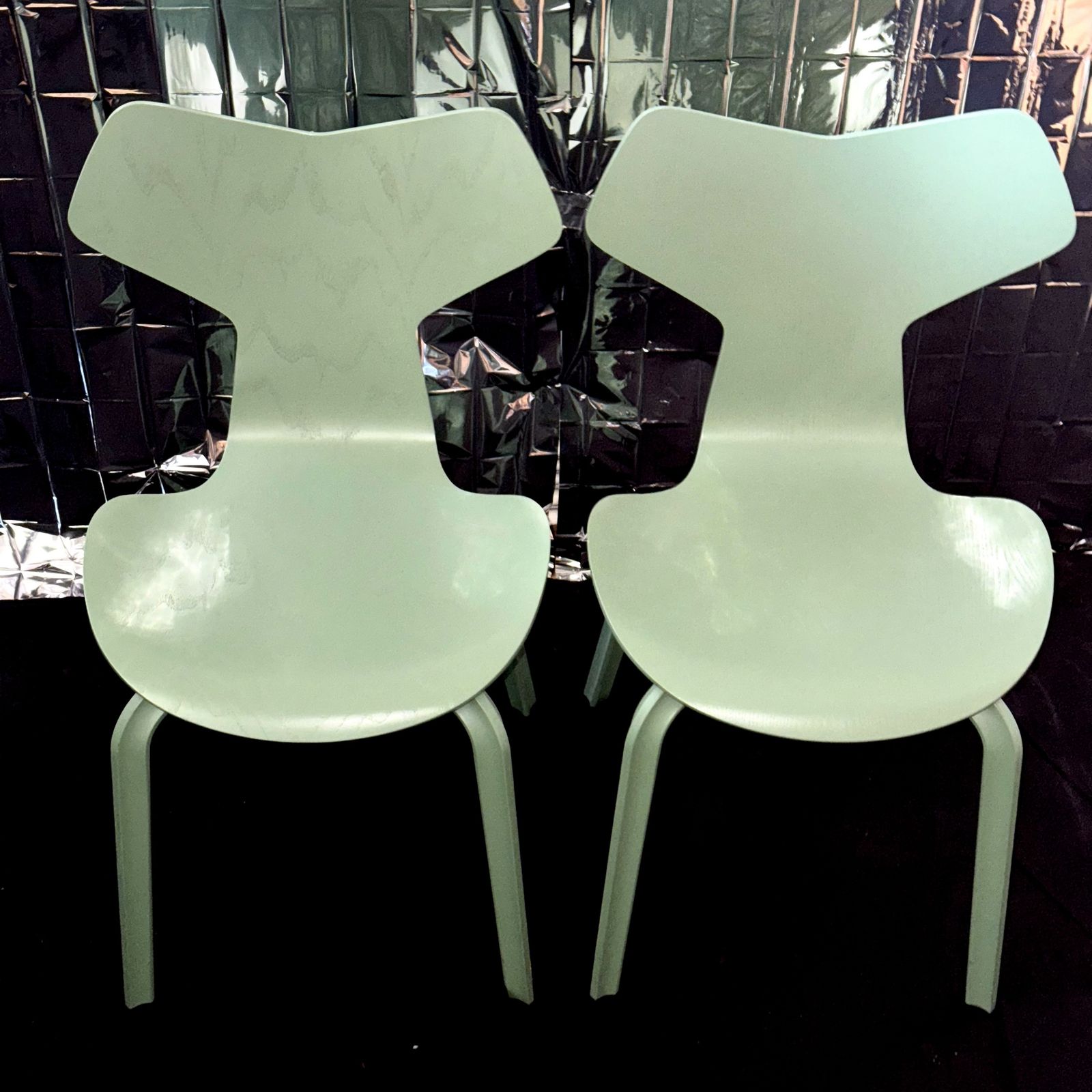 photo furniture Pair Of Grand Prix Chairs In Sage Green, By Arne Jacobsen For Fritz Hansen