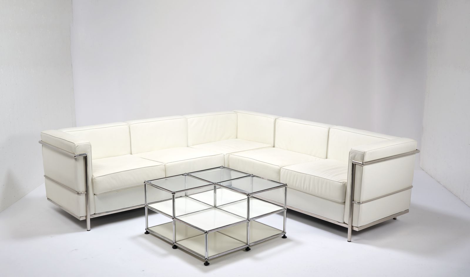 Beautiful White Leather & Chrome Tubular Steel ‘L’ Shaped Mcm Sofa In The Manner Of Le Corbusier, France Circa 2000