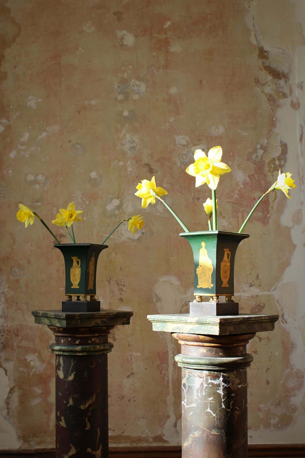 Early 19th Century Pair Of Regency Toleware Green And Gilt Vases photo furniture