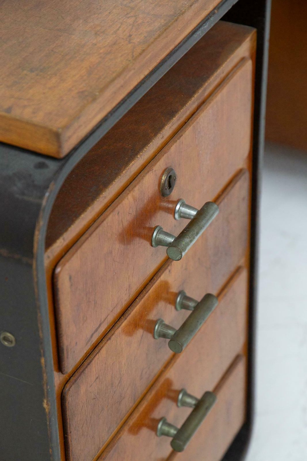 Rationalist Italian Desk By Giuseppe Pagano photo furniture