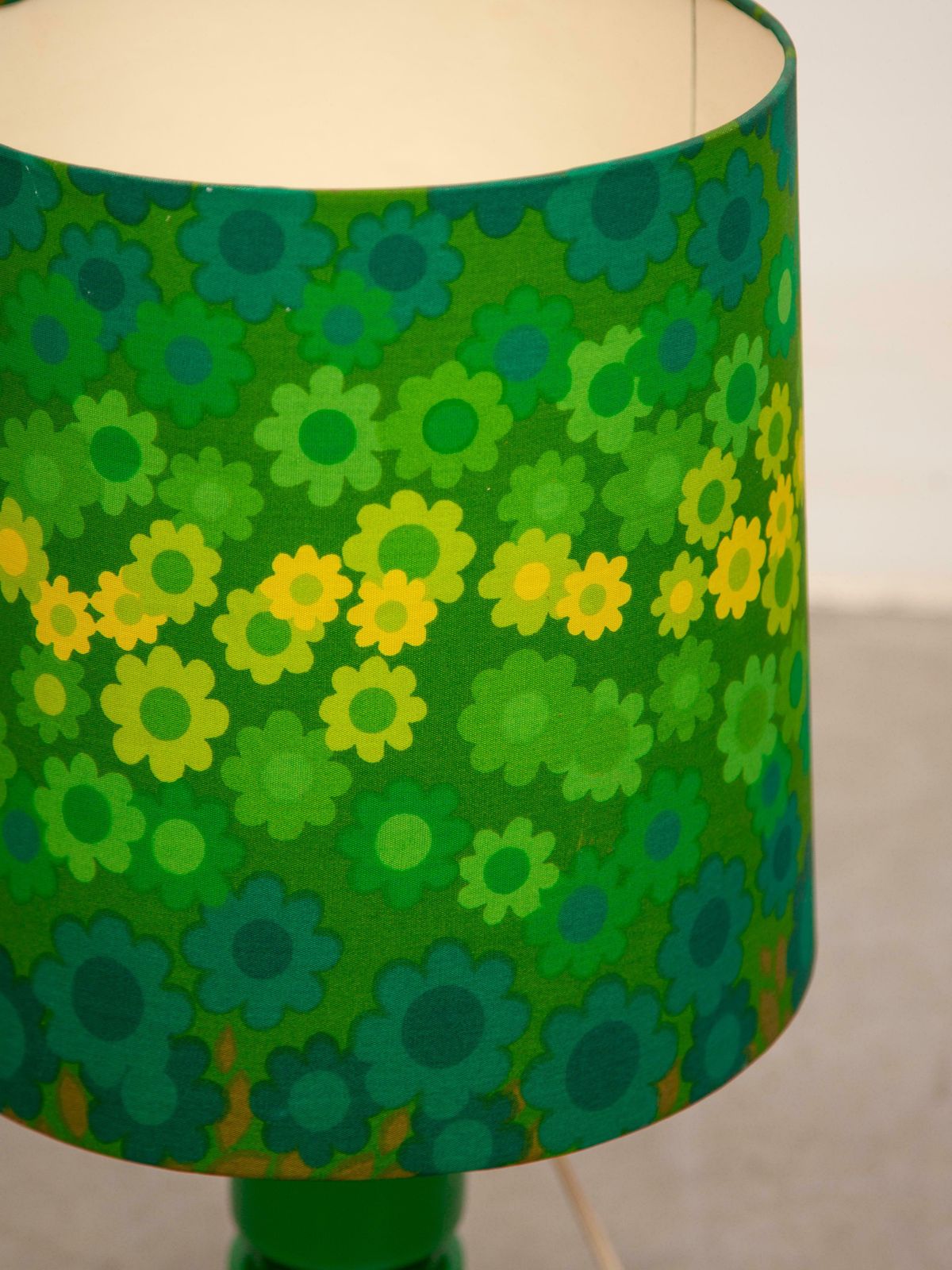 Holmegard Green Opal Glass Table Lamp With Linen Pop Art Flower Shade photo 952.0