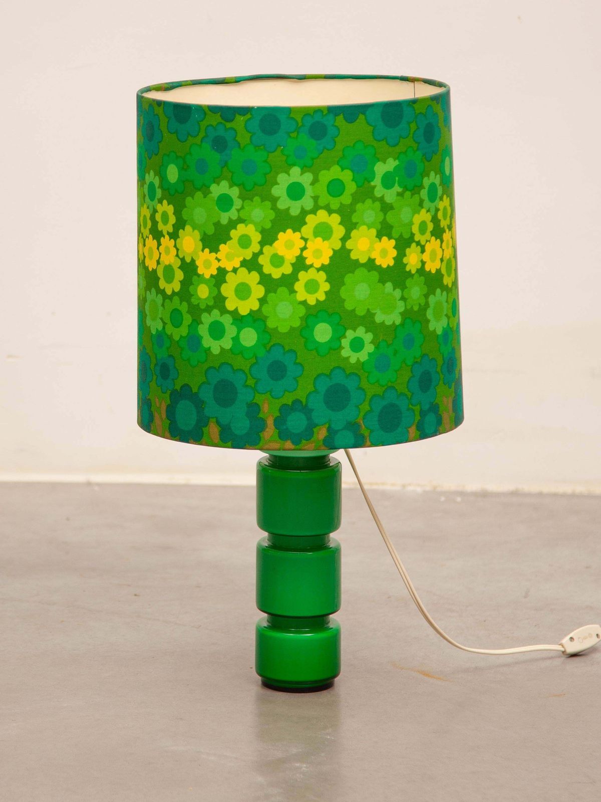 Holmegard Green Opal Glass Table Lamp With Linen Pop Art Flower Shade photo vinterior