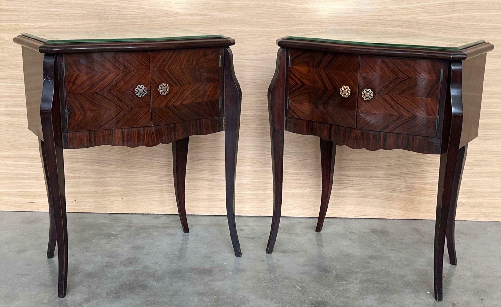 Paire de tables de chevet italiennes Art déco en acajou, début du XXe siècle photo vinterior