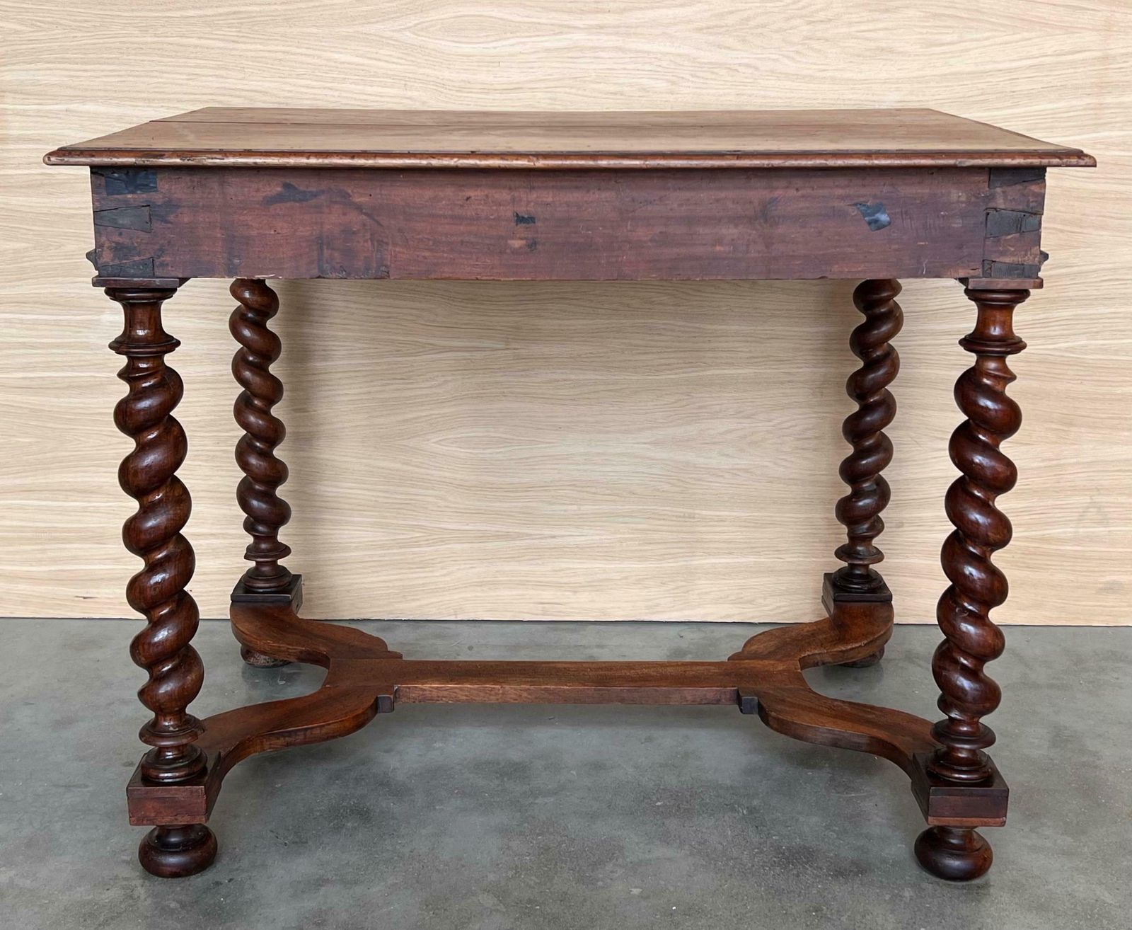 photo furniture Table d'appoint anglaise Charles II en placage d'olivier façon huître, vers 1780