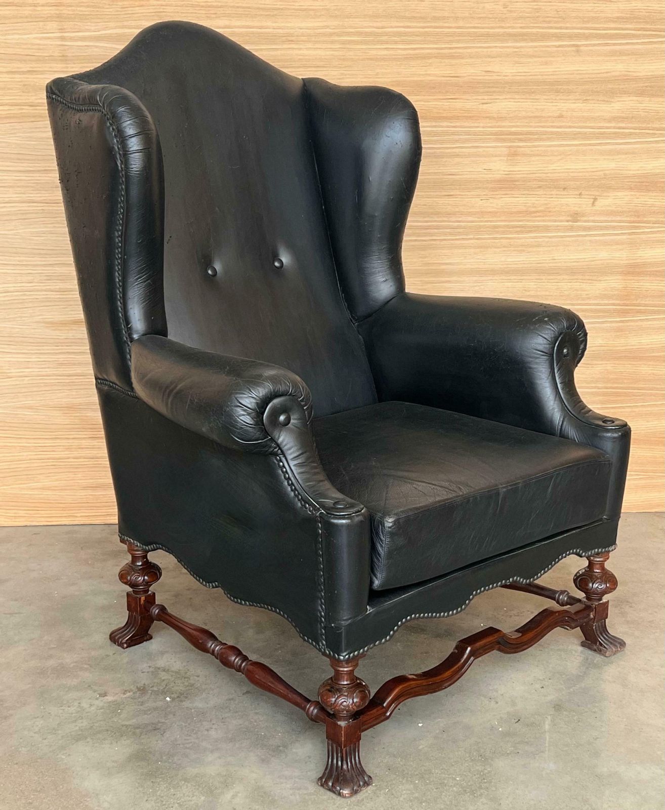 Fauteuil Chesterfield en cuir noir, années 1950, Europe de l'Ouest. photo 3466.0