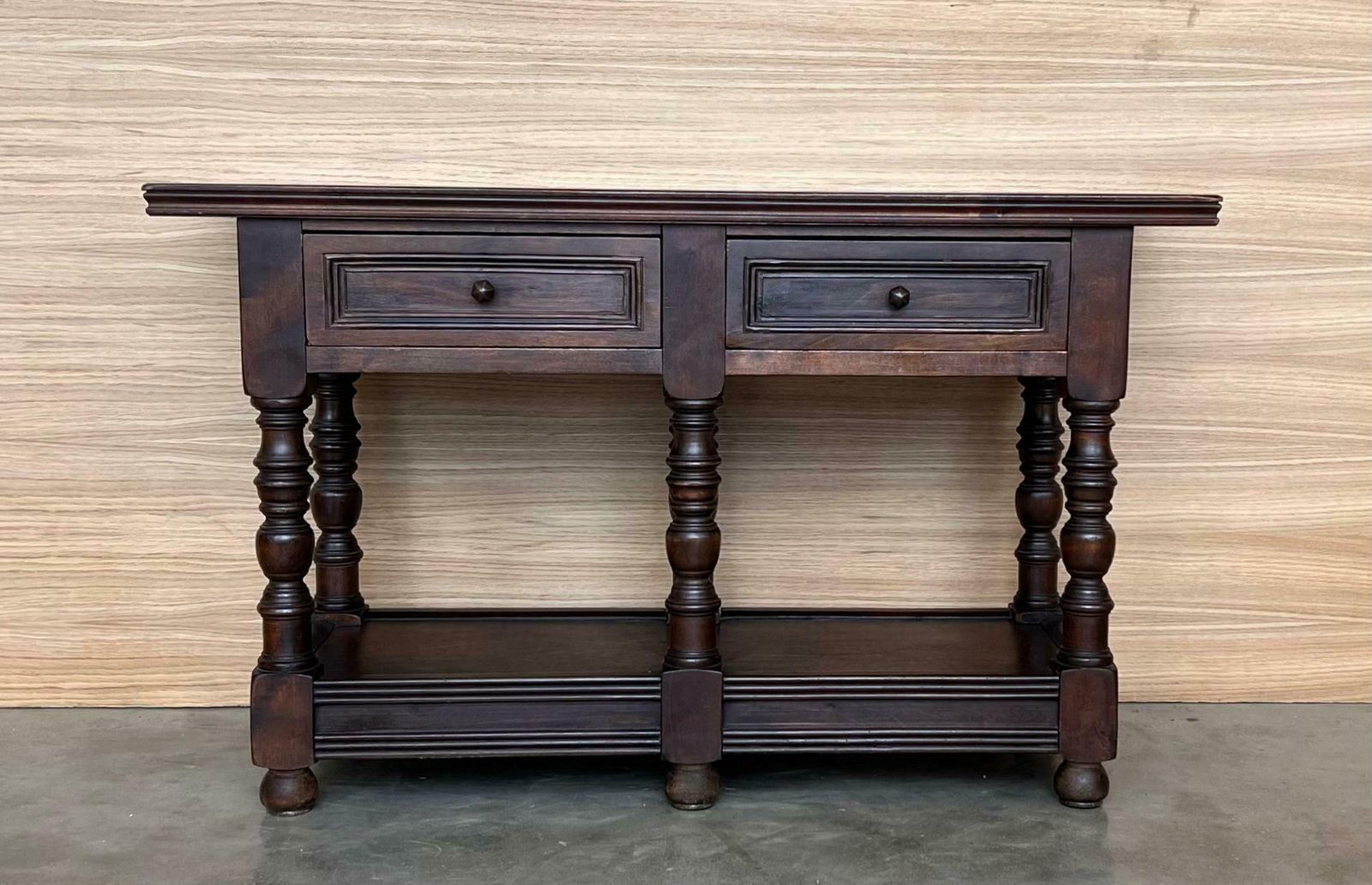 Grande table d'appoint espagnole du début du XXe siècle à deux tiroirs, ou grandes tables de chevet photo for sale