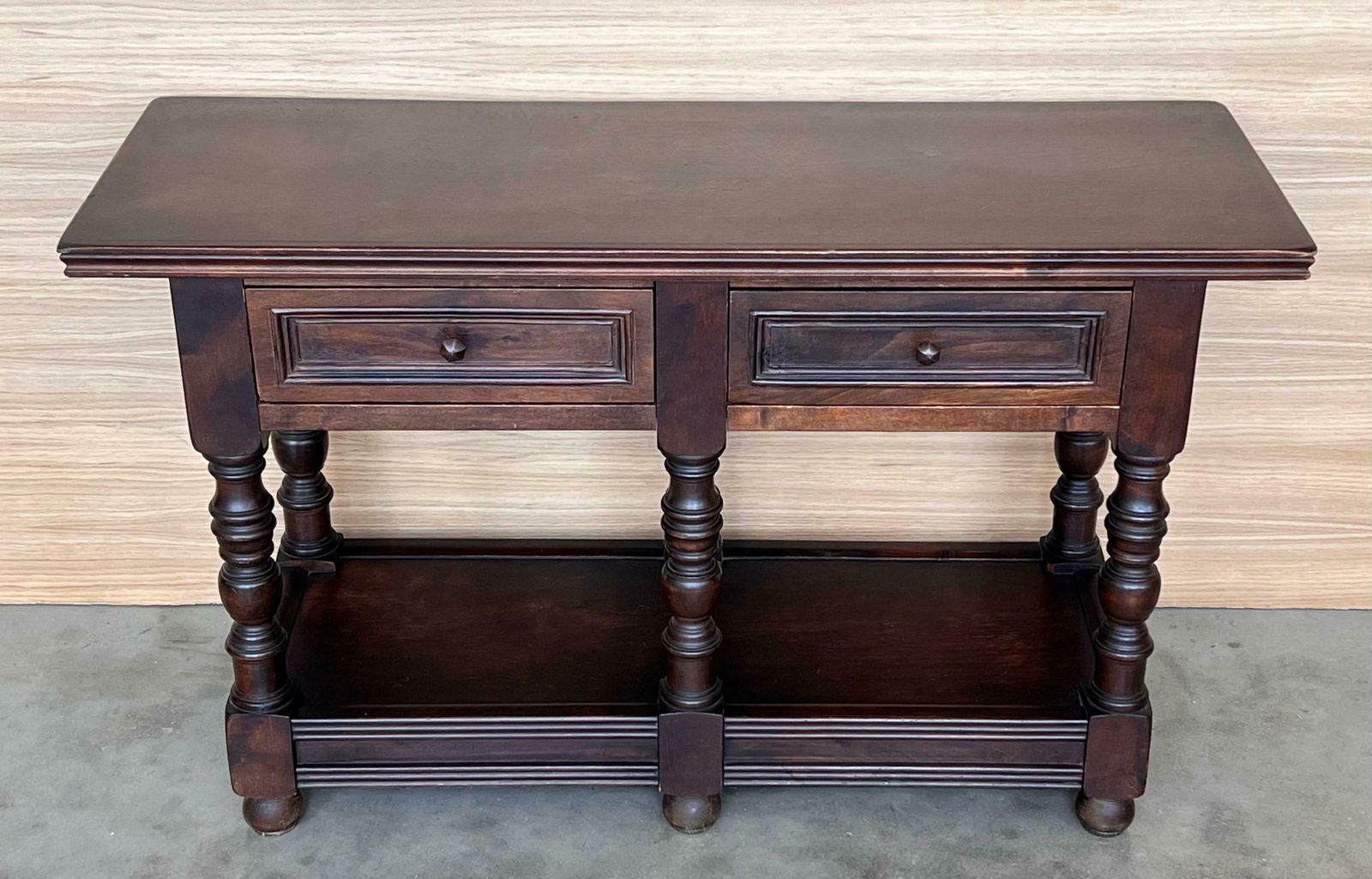 Grande table d'appoint espagnole du début du XXe siècle à deux tiroirs, ou grandes tables de chevet photo vintage