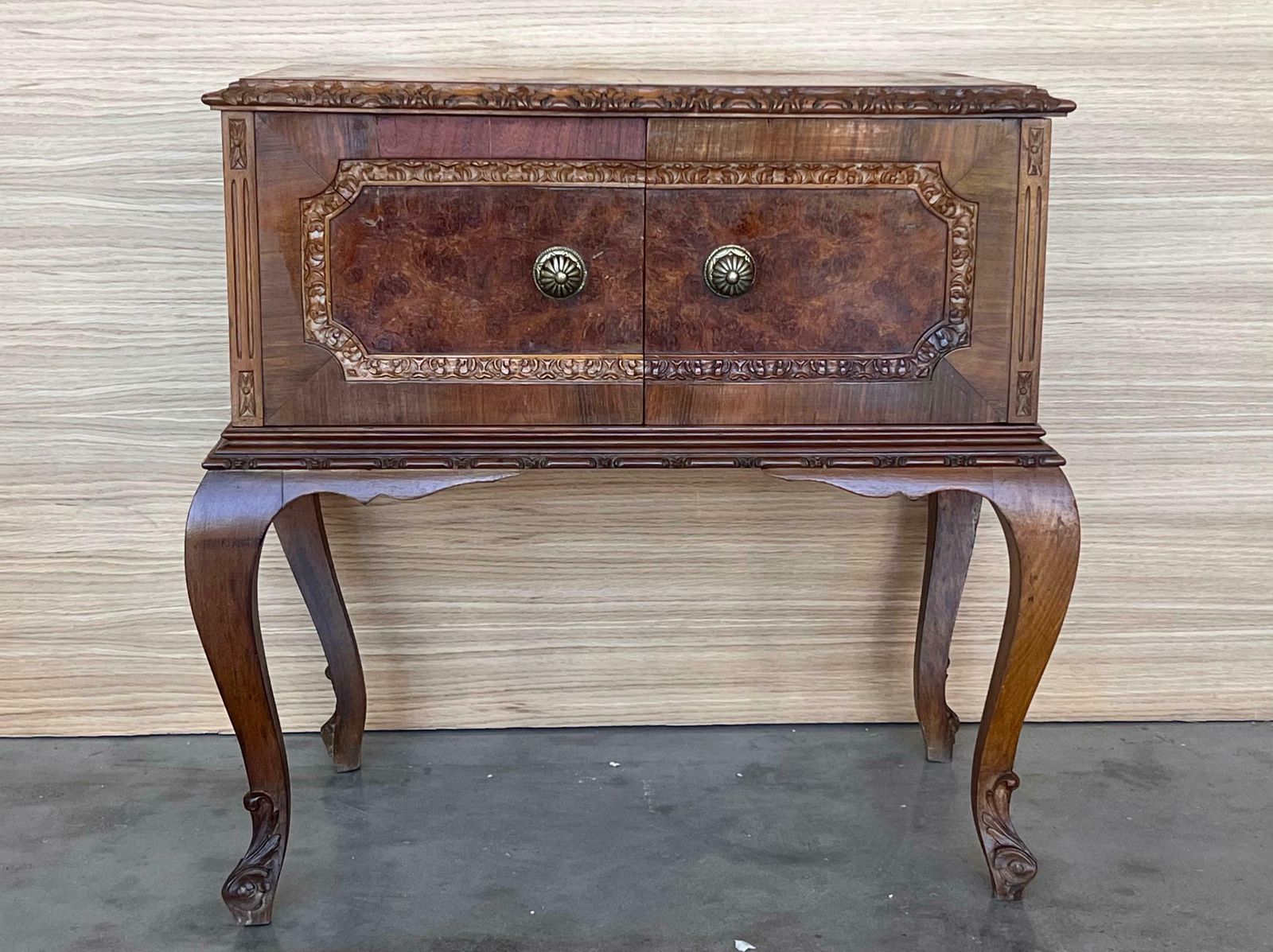 Tables de chevet Art déco françaises à porte et plateau en marbre, années 1930, lot de 2 photo furniture