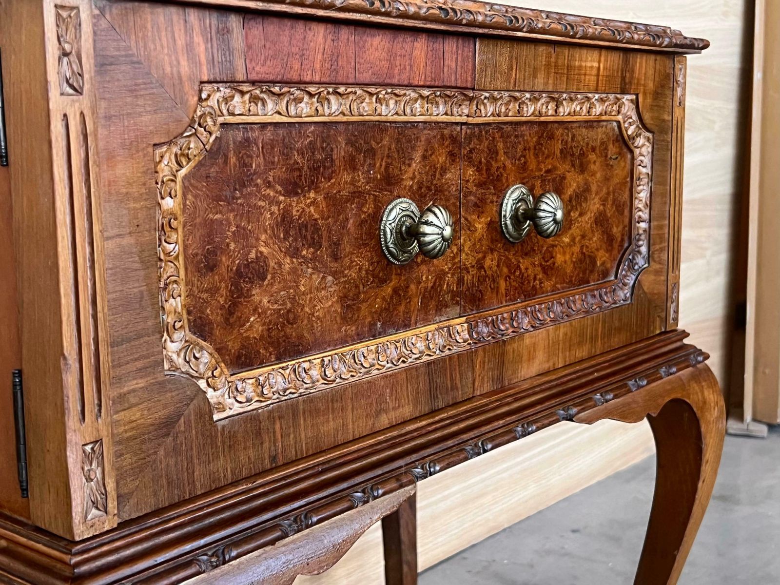 photo buy Tables de chevet Art déco françaises à porte et plateau en marbre, années 1930, lot de 2