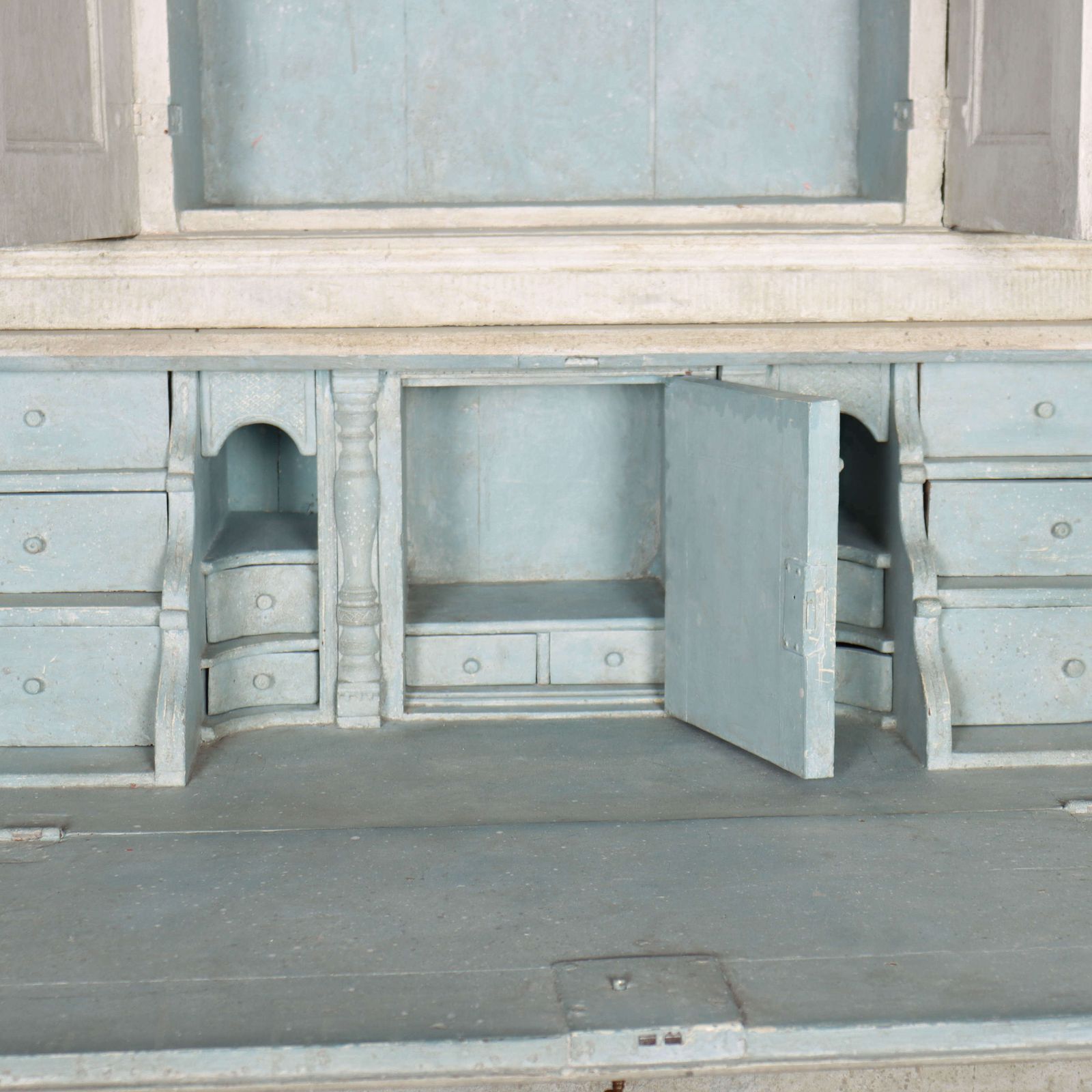 photo vinterior Danish Painted Bureau Bookcase