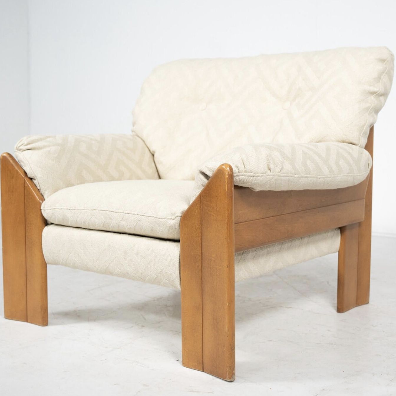 Pair Of Mid Century Modern Armchairs By Sapporo For Mobil Girgi photo for sale