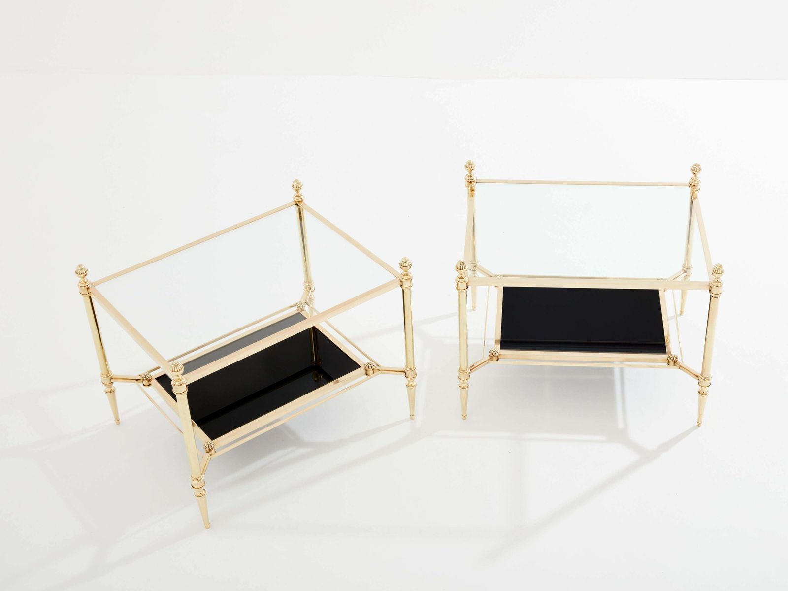 Tables d'appoint Maison Jansen à deux plateaux en laiton et verre opaline, années 1970 photo vinterior