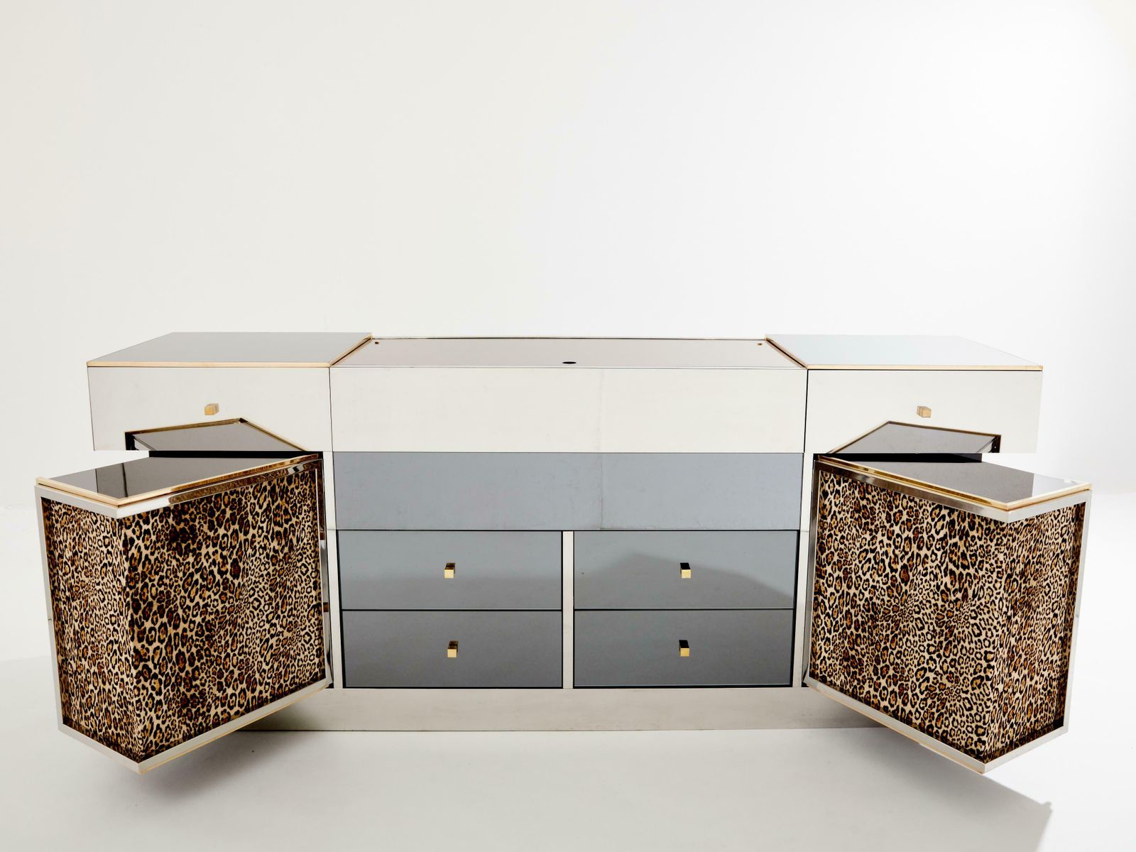 Buffet bar Michel Pigneres en laiton et miroir léopard, 1969 photo furniture