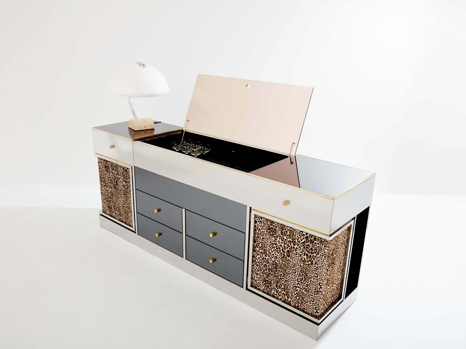 photo furniture Buffet bar Michel Pigneres en laiton et miroir léopard, 1969