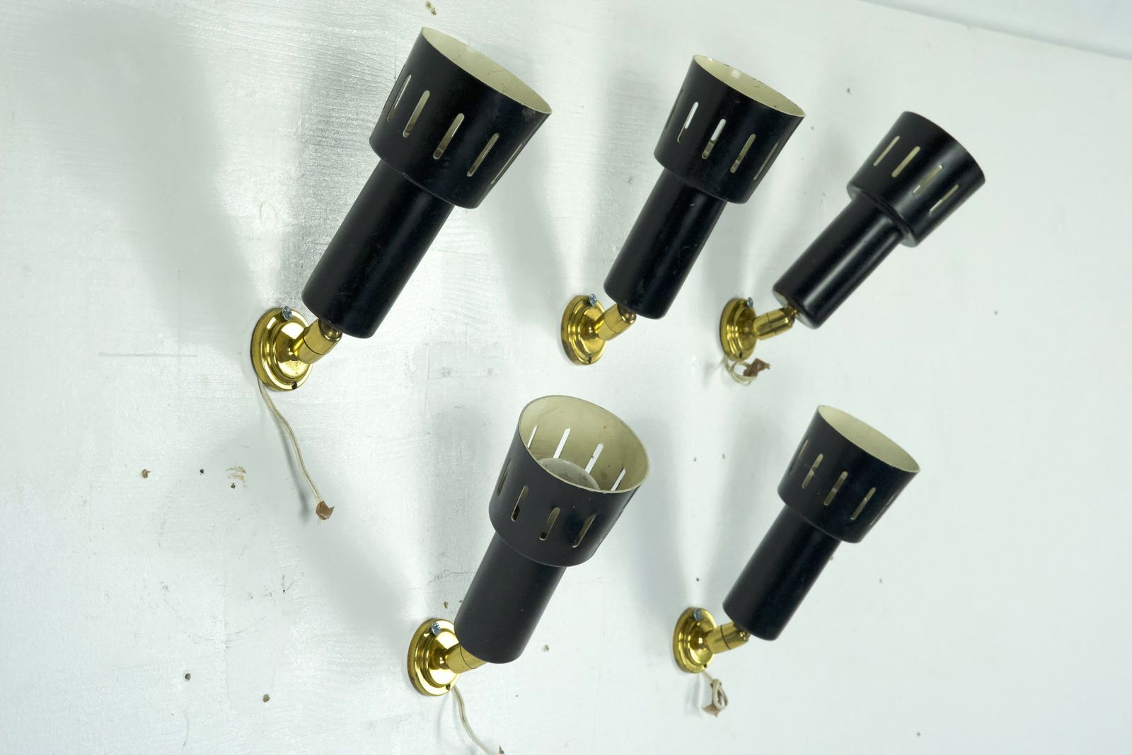 photo furniture Set Of Five Stilnovo Manner Spotlights In Brass And Lacquered Metal. Italy 1960s