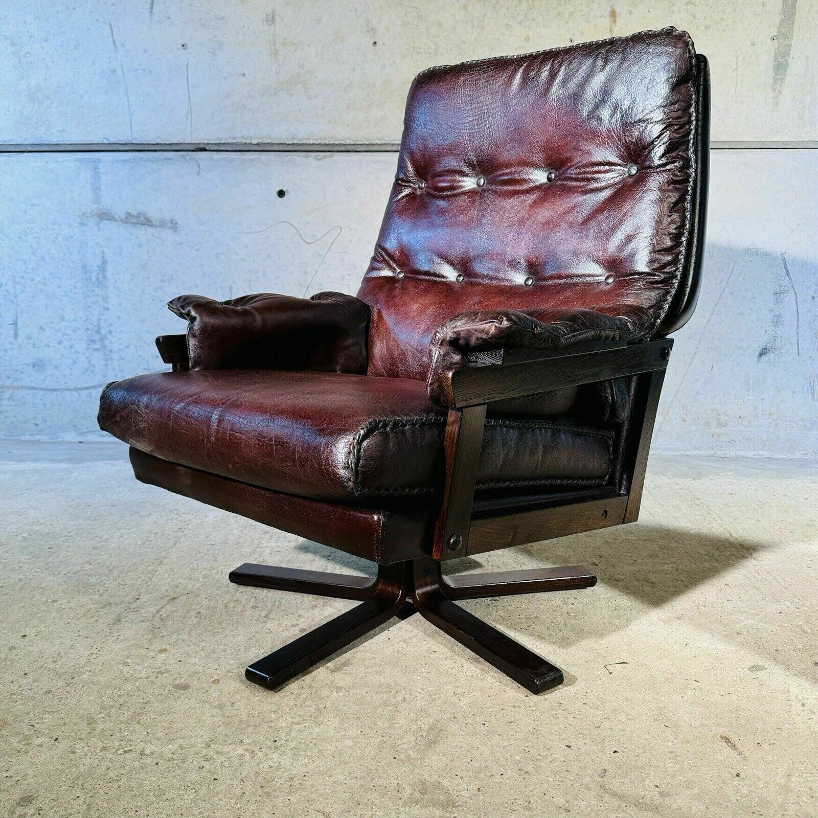 1 Of 2 Beautiful 70s Vintage Danish Chestnut Leather Swivel Chair photo 743.0