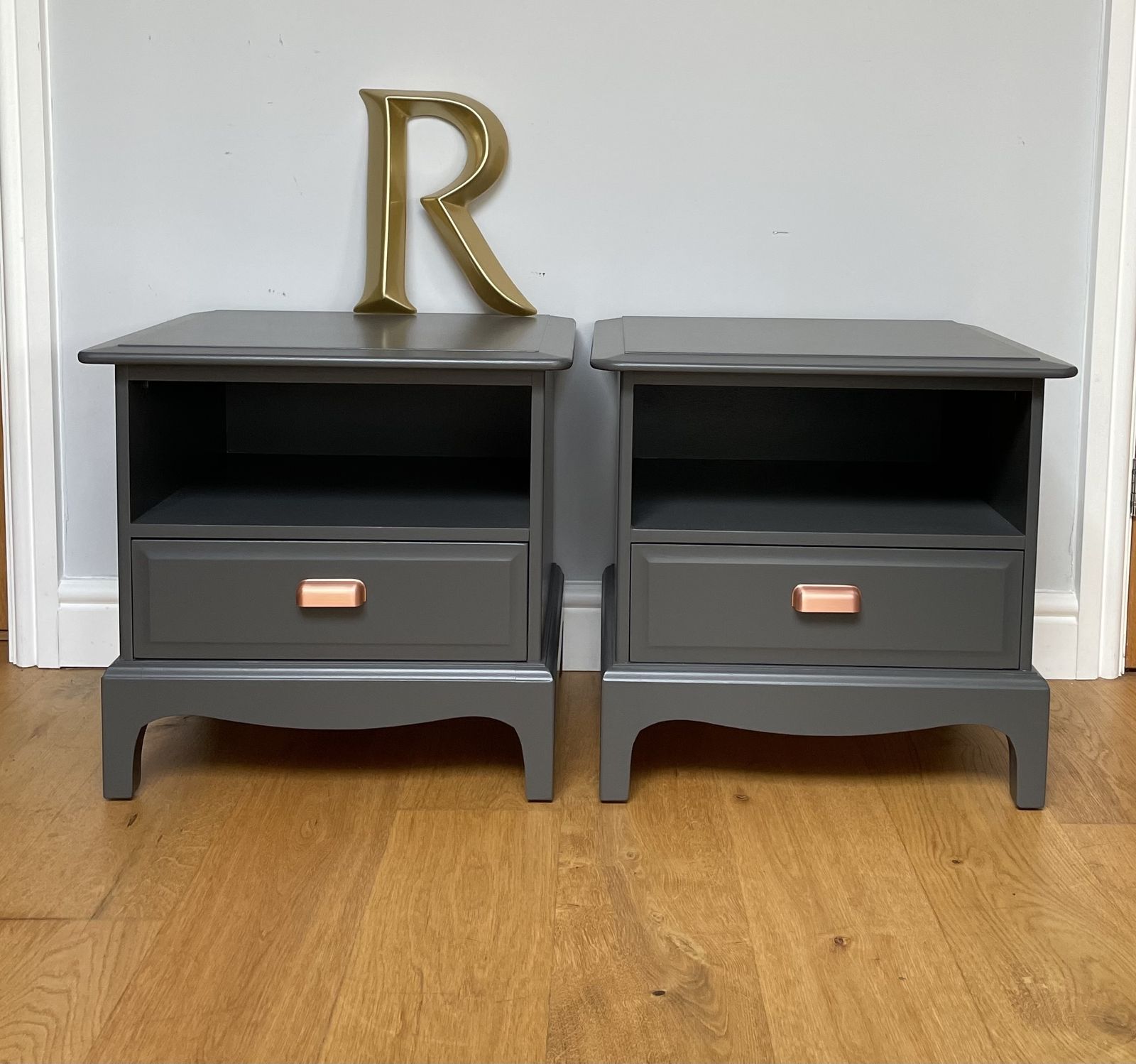 Stag Minstrel Bedside Pair (2) Painted Grey photo vinterior