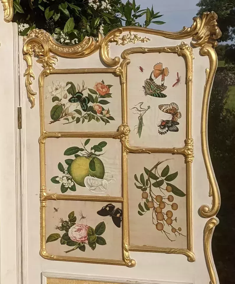 photo furniture Superb Hand Painted Gilt Wood Dressing Screen With Chinese Paintings