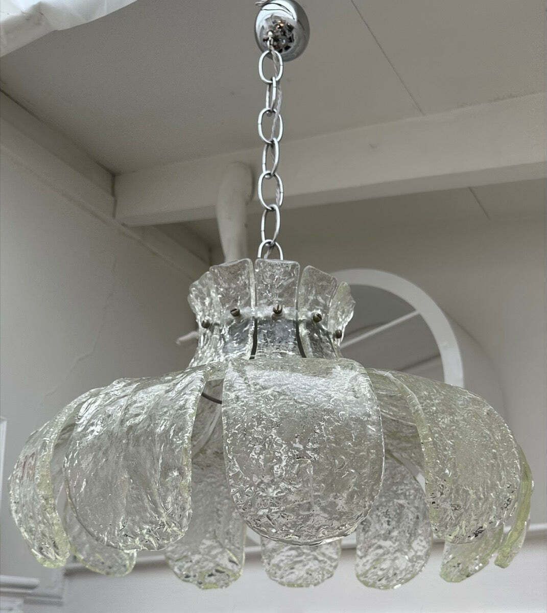 photo vinterior 1960s Italian Carlo Nason For Mazzega Murano Clear Textured Petal Glass & Chrome Chandelier