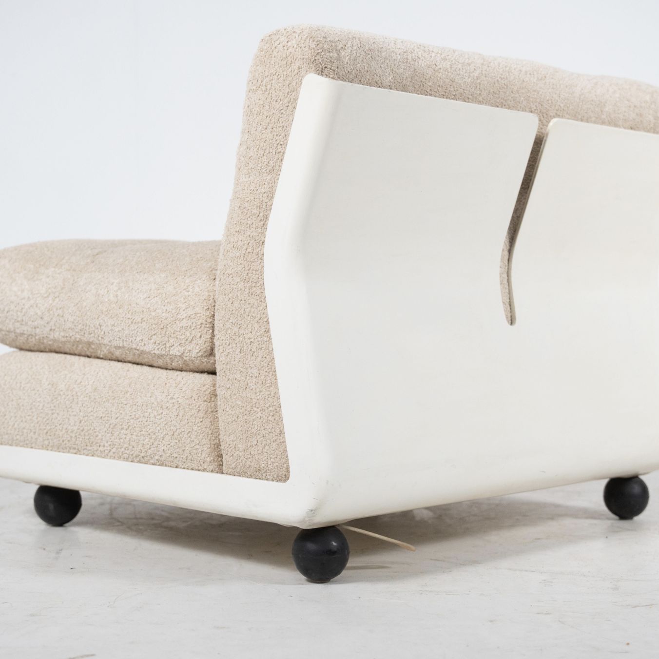 Mid Century Modern Pair Of “Amanta” Armchairs By Mario Bellini, 1960s photo vintage