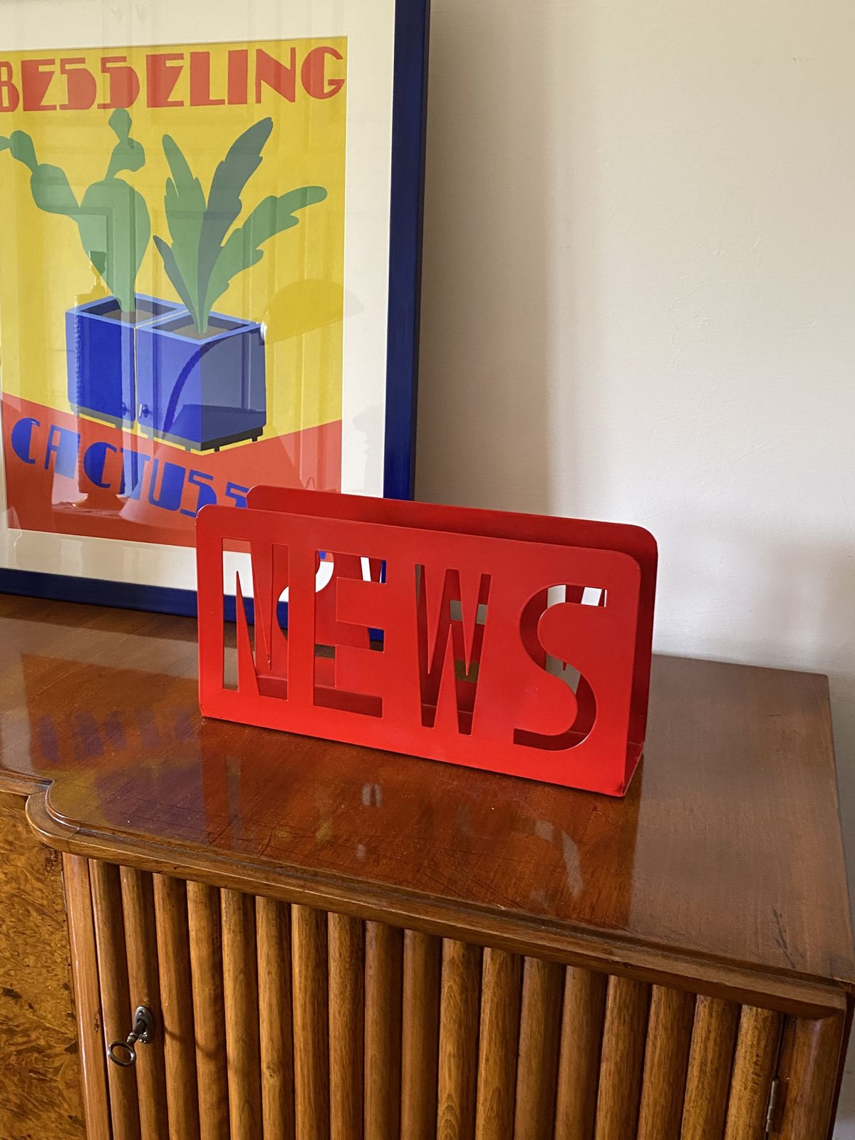 Space Age Red Magazine Rack, France 1970s photo vinterior