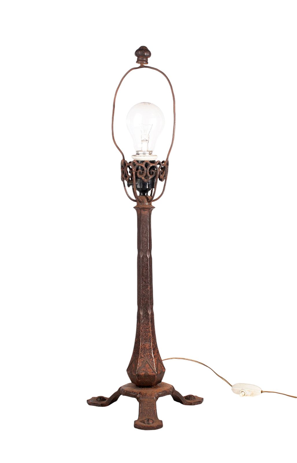 Late 19th Century Century Arts & Crafts Three Legged Metal Cast Iron Table Lamp, United Kingdom photo vinterior