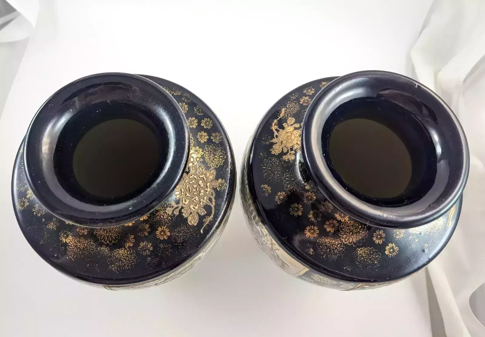 Antique Hand Painted Pair Of Satsuma Vases, Japan, Meiji Period photo vinterior