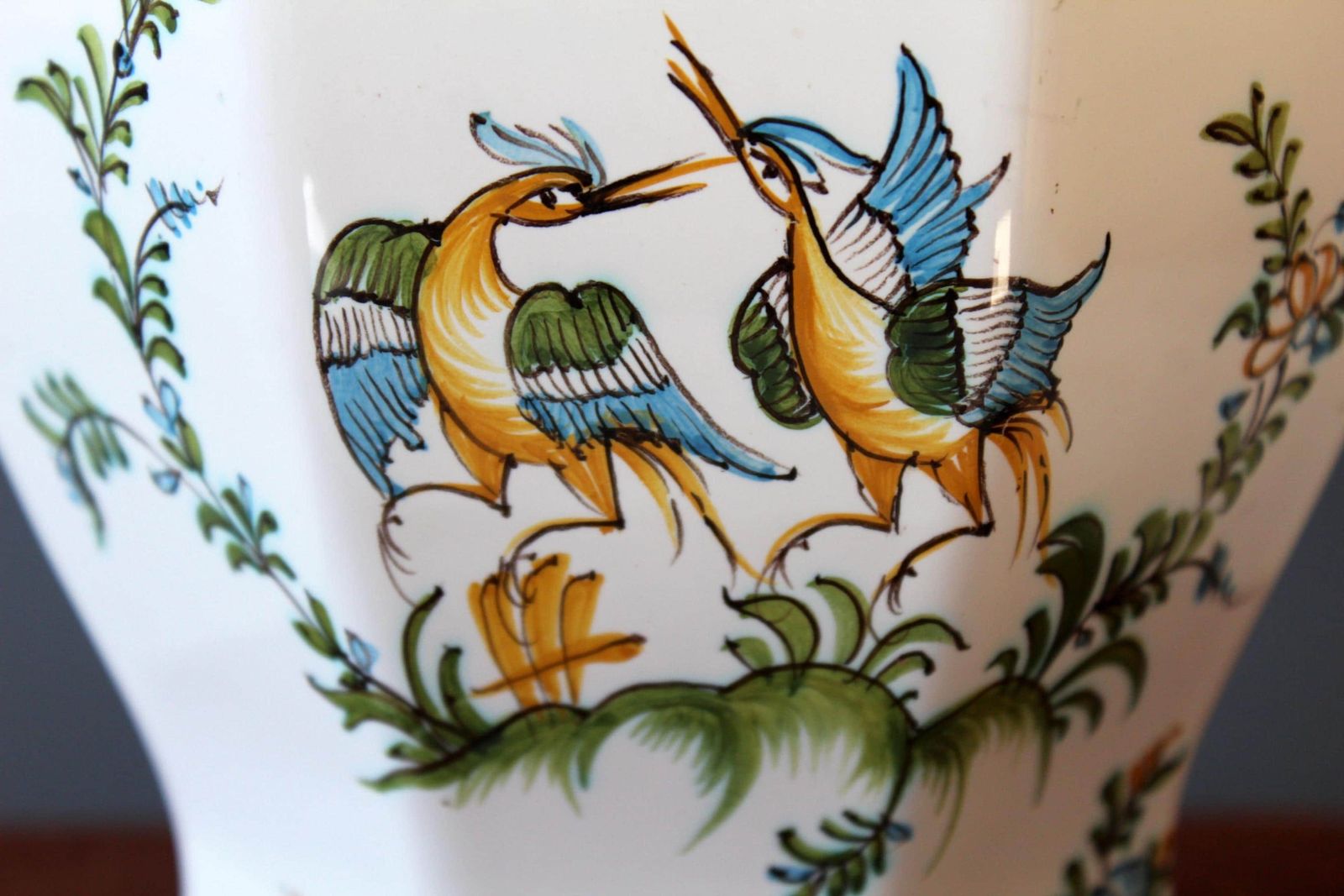 Grote Franse Aardewerk Faience Keramische Pot, Lallier A Moustiers, Angers Frankrijk, Handgeschilderd, Dekselkruik, Gesigneerd Met Gedeeltelijk Label photo furniture