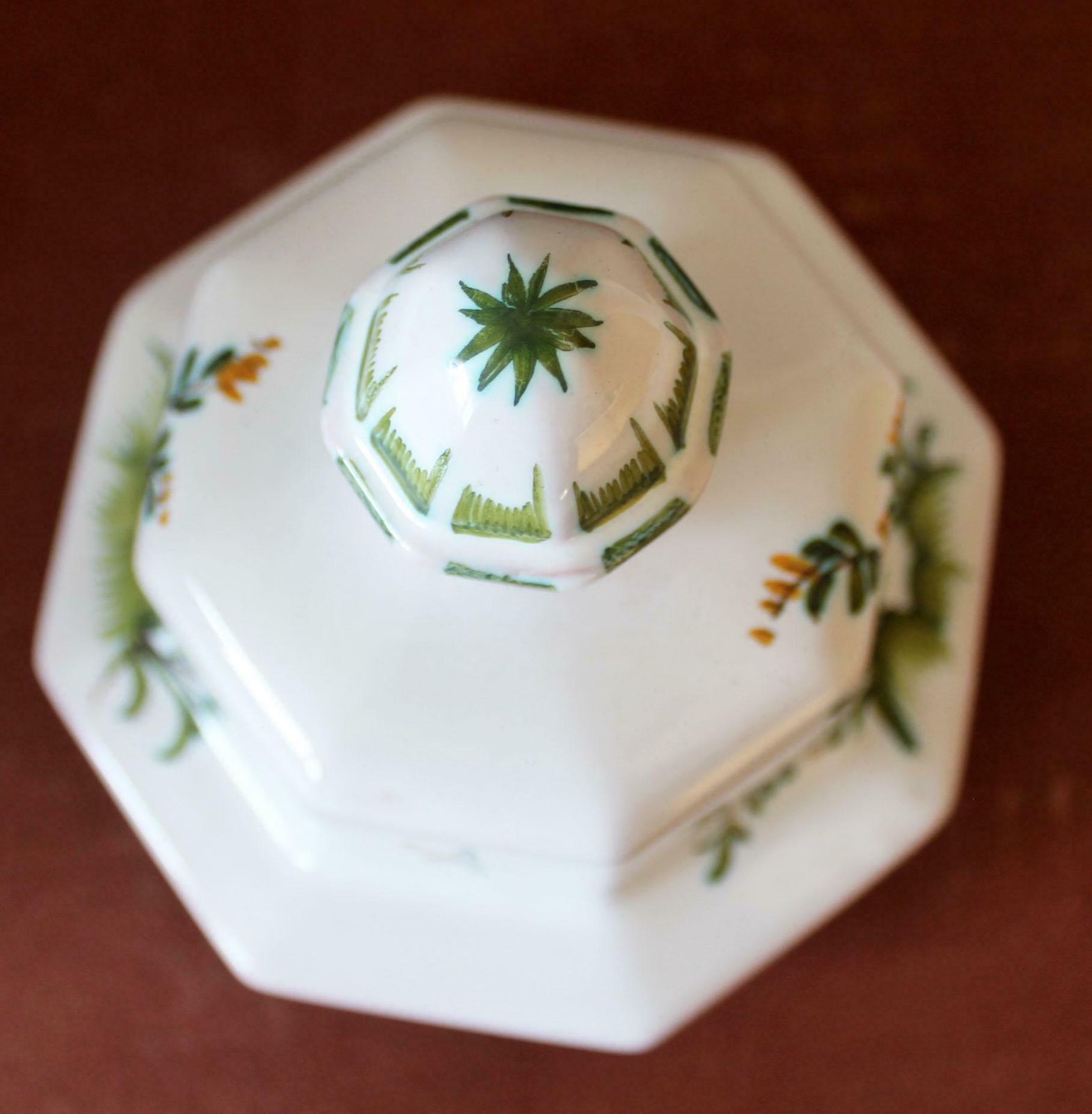 Grote Franse Aardewerk Faience Keramische Pot, Lallier A Moustiers, Angers Frankrijk, Handgeschilderd, Dekselkruik, Gesigneerd Met Gedeeltelijk Label photo vintage