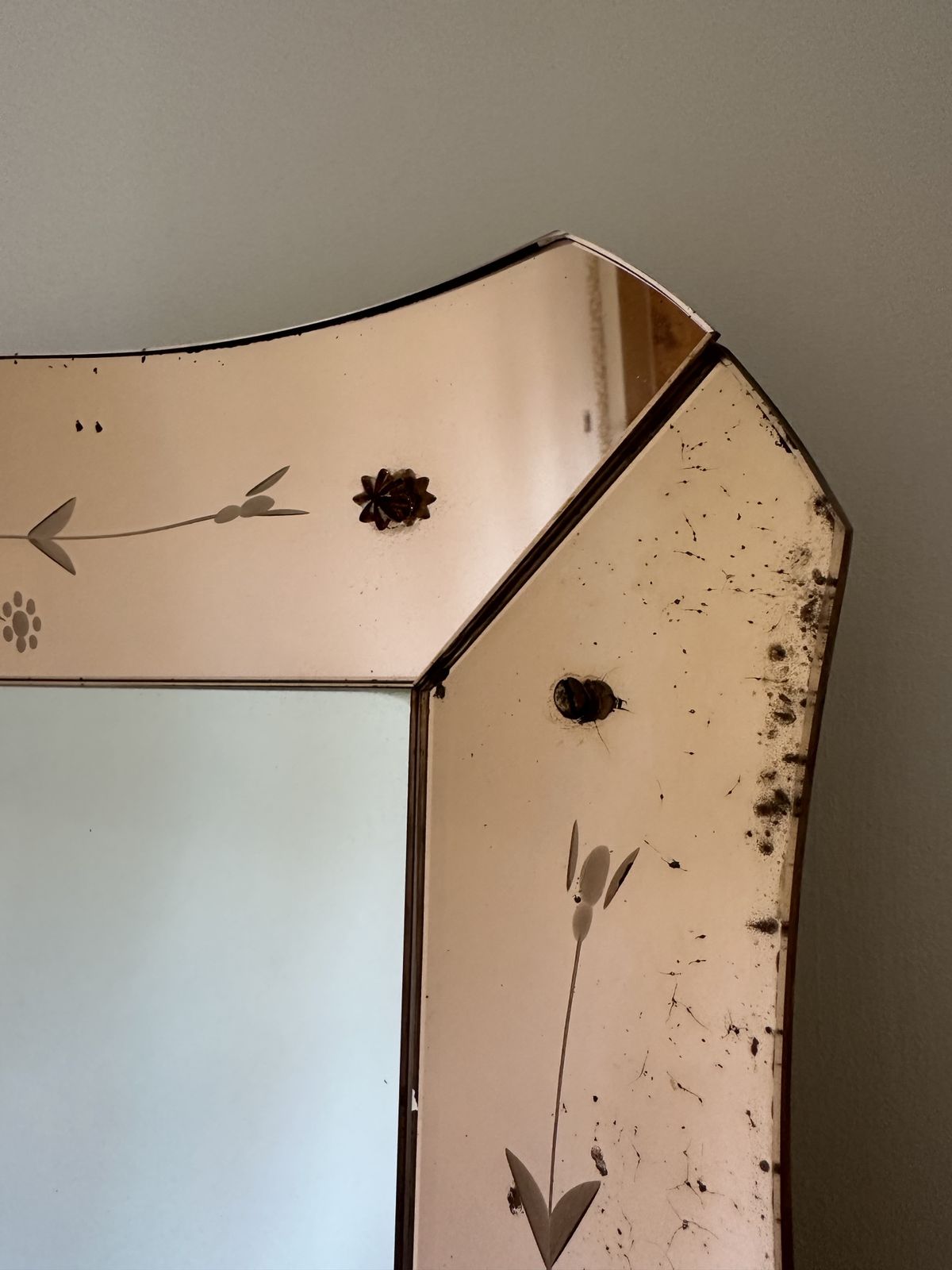 photo furniture 1950's Italian Pink Glass Bevelled Venetian Crystal Art Mirror