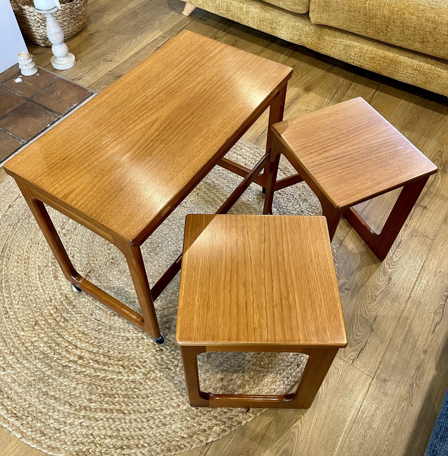 Stunning Mid Century Modern McIntosh Triform Metamorphic Coffee Table By Tom Robertson photo for sale
