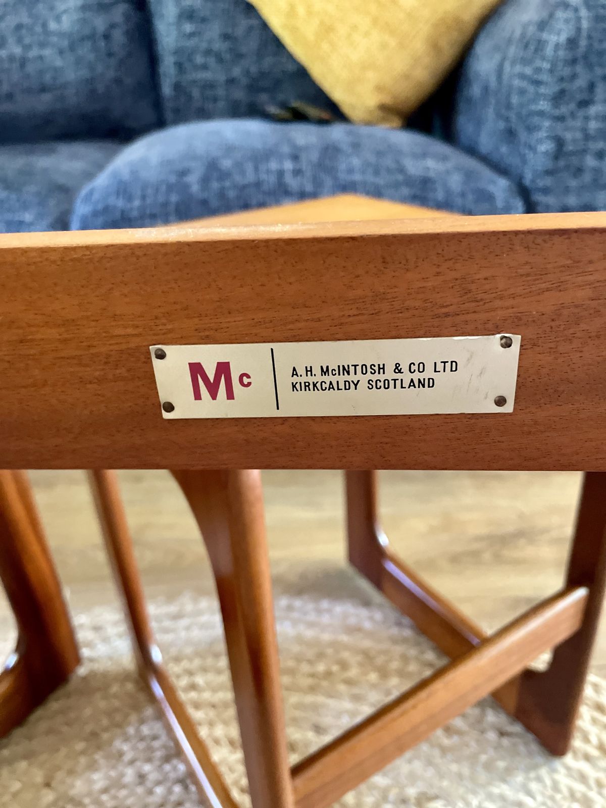 photo vintage Stunning Mid Century Modern McIntosh Triform Metamorphic Coffee Table By Tom Robertson