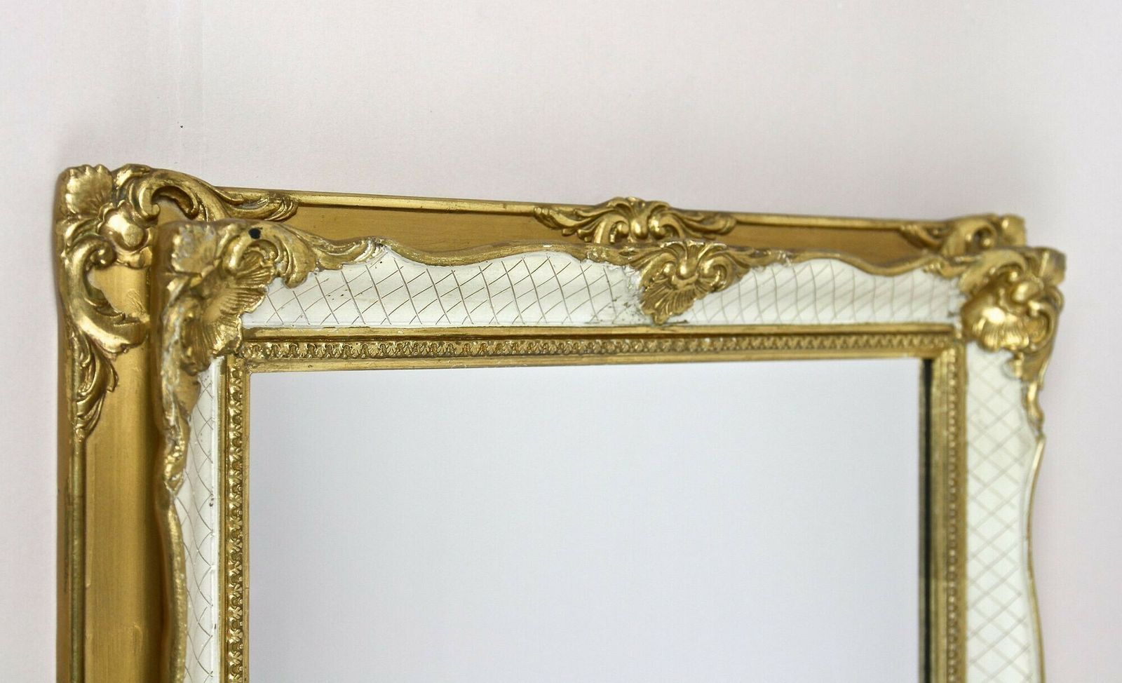 Gilt/ White Venetian Rococo Style Wall Mirror, Mid Century   It Ca. 1950 photo Home Decor