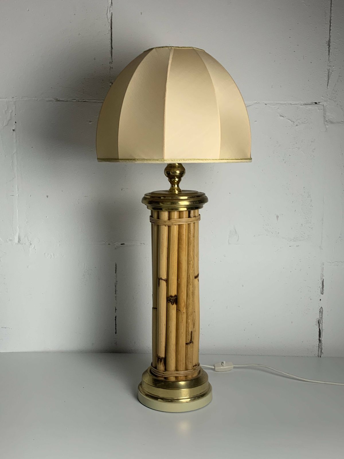 photo vintage Midcentury Bamboo And Brass Large Mushroom Table Lamp By Leola, 1960s