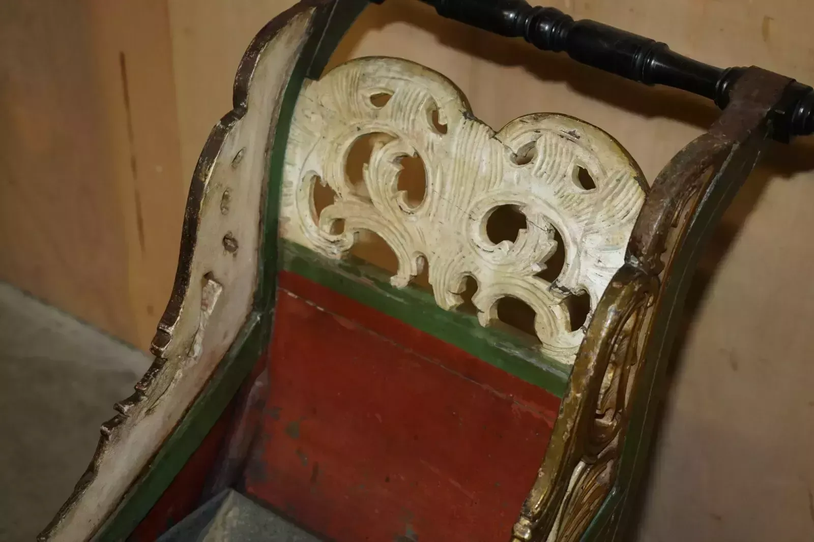 Original Antique Dutch Hand Painted & Parcel Gilt Children's Sleigh Zinc Lined photo vinterior