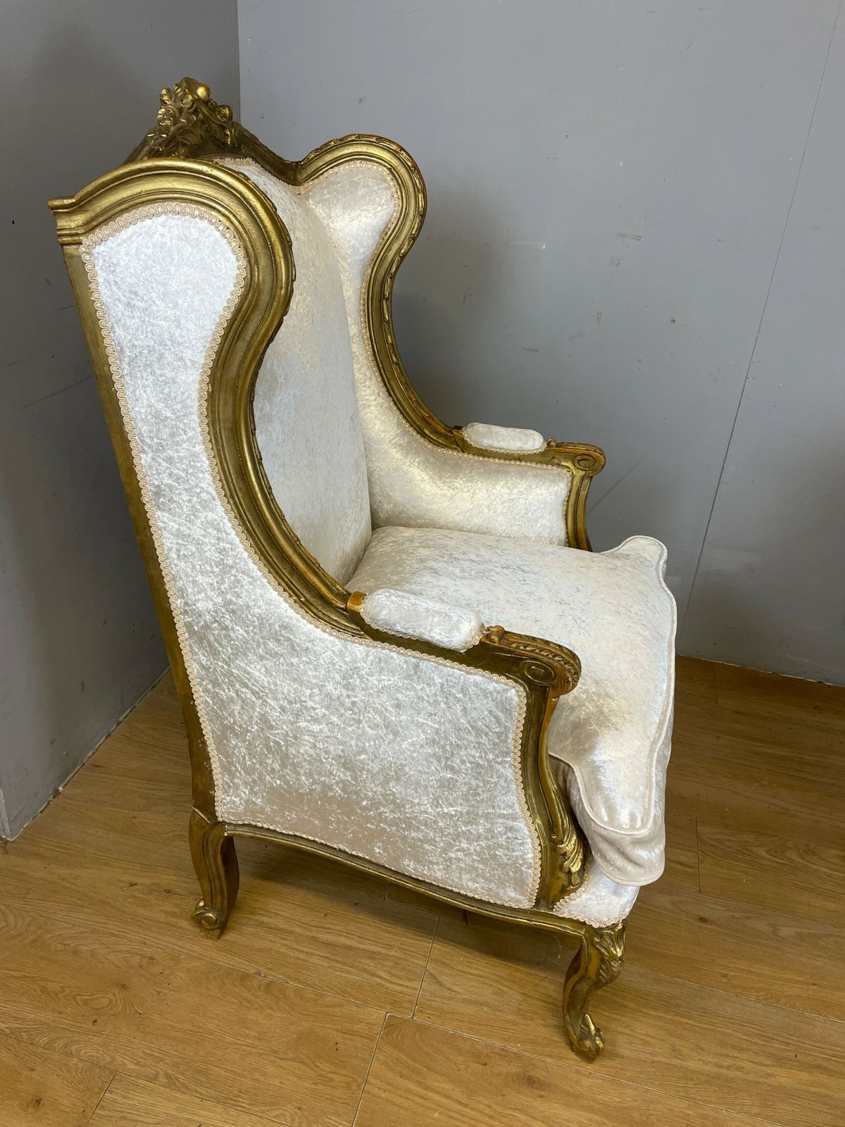 Early C20th Pair Of Carved And Gilded French Winged Armchairs photo vinterior