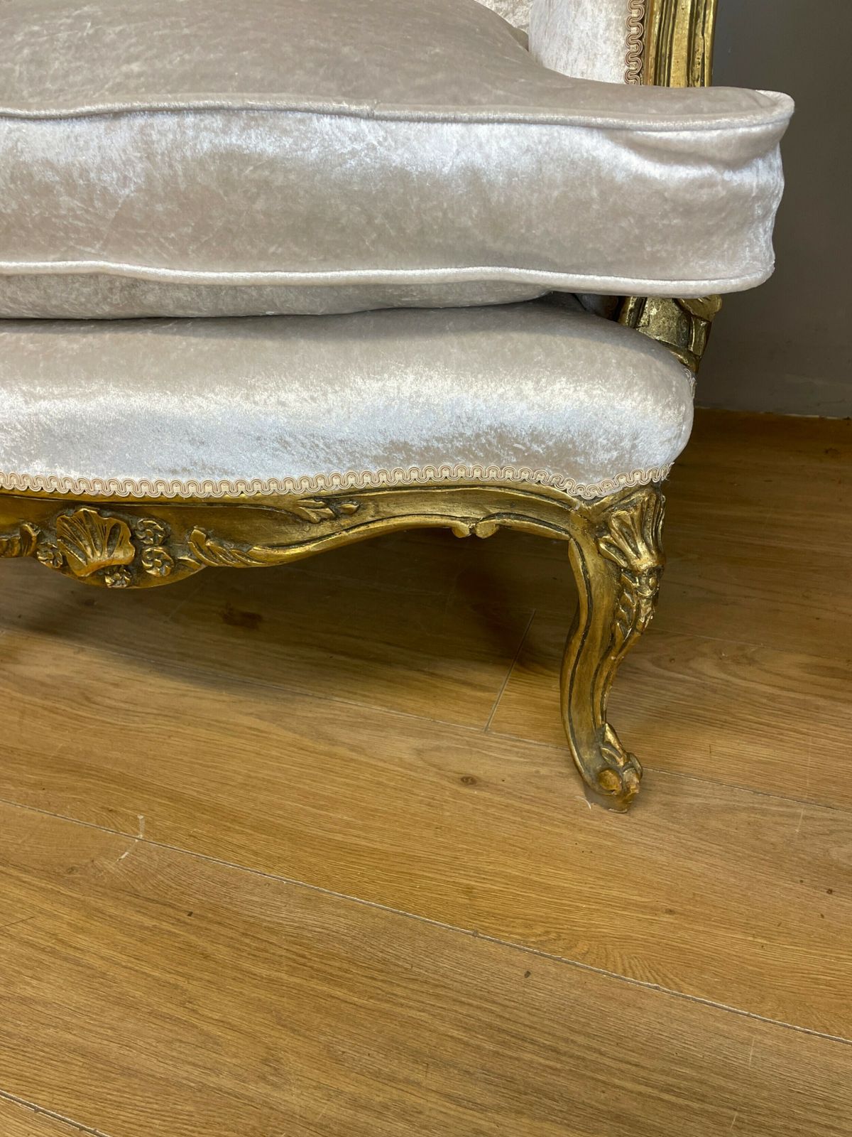 Furniture Early C20th Pair Of Carved And Gilded French Winged Armchairs photo