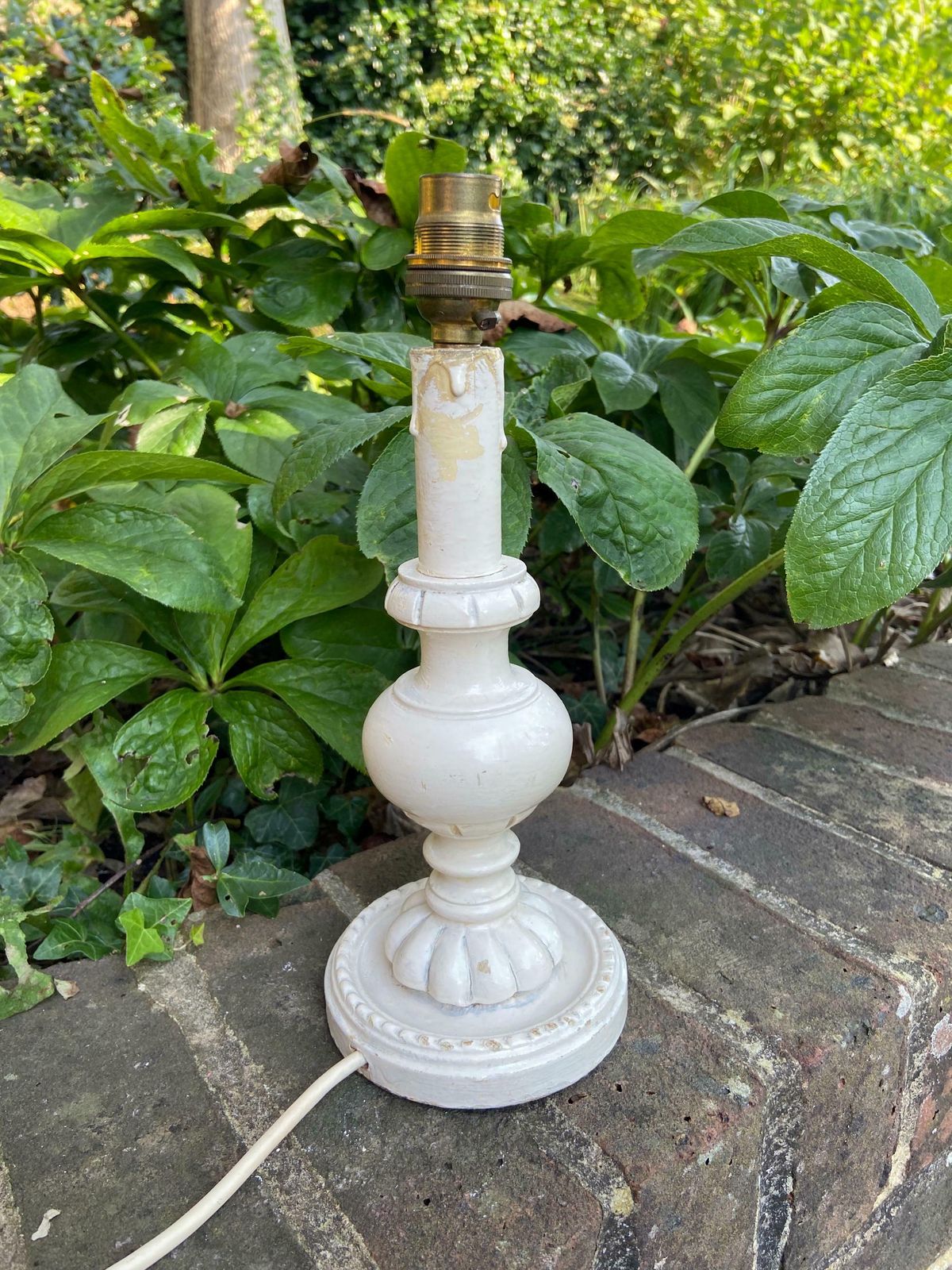Vintage French White Painted Table Lamp, Retro Table Lamp   Working photo vinterior