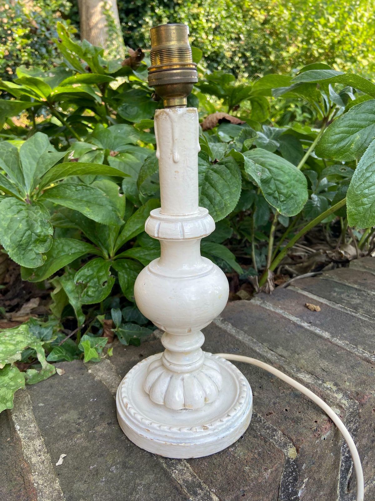 Vintage French White Painted Table Lamp, Retro Table Lamp   Working photo vintage
