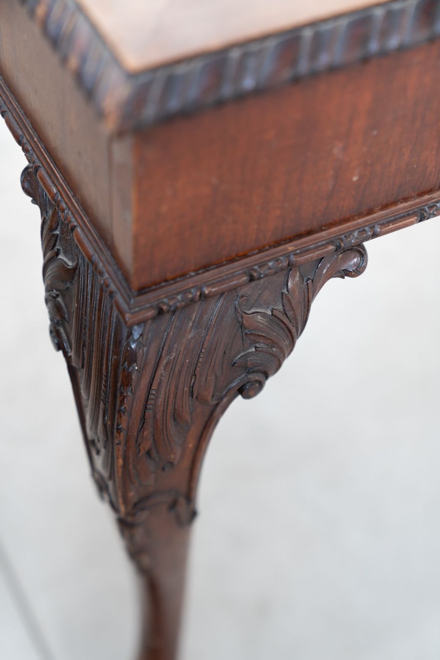 Late 19th/Early 20th Century Edwardian Desk With Lion Paw Feet photo vinterior