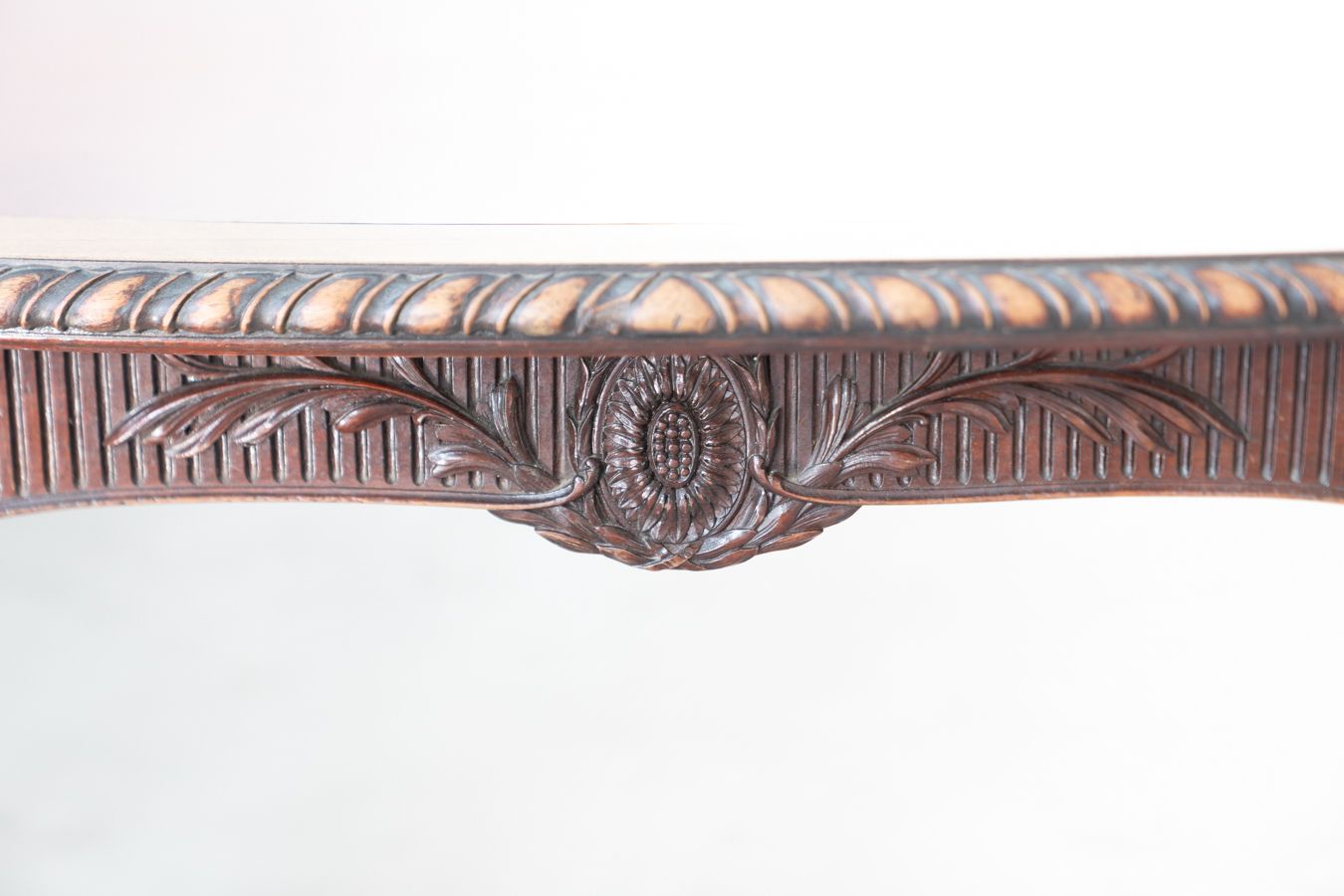 photo vintage Late 19th/Early 20th Century Edwardian Desk With Lion Paw Feet