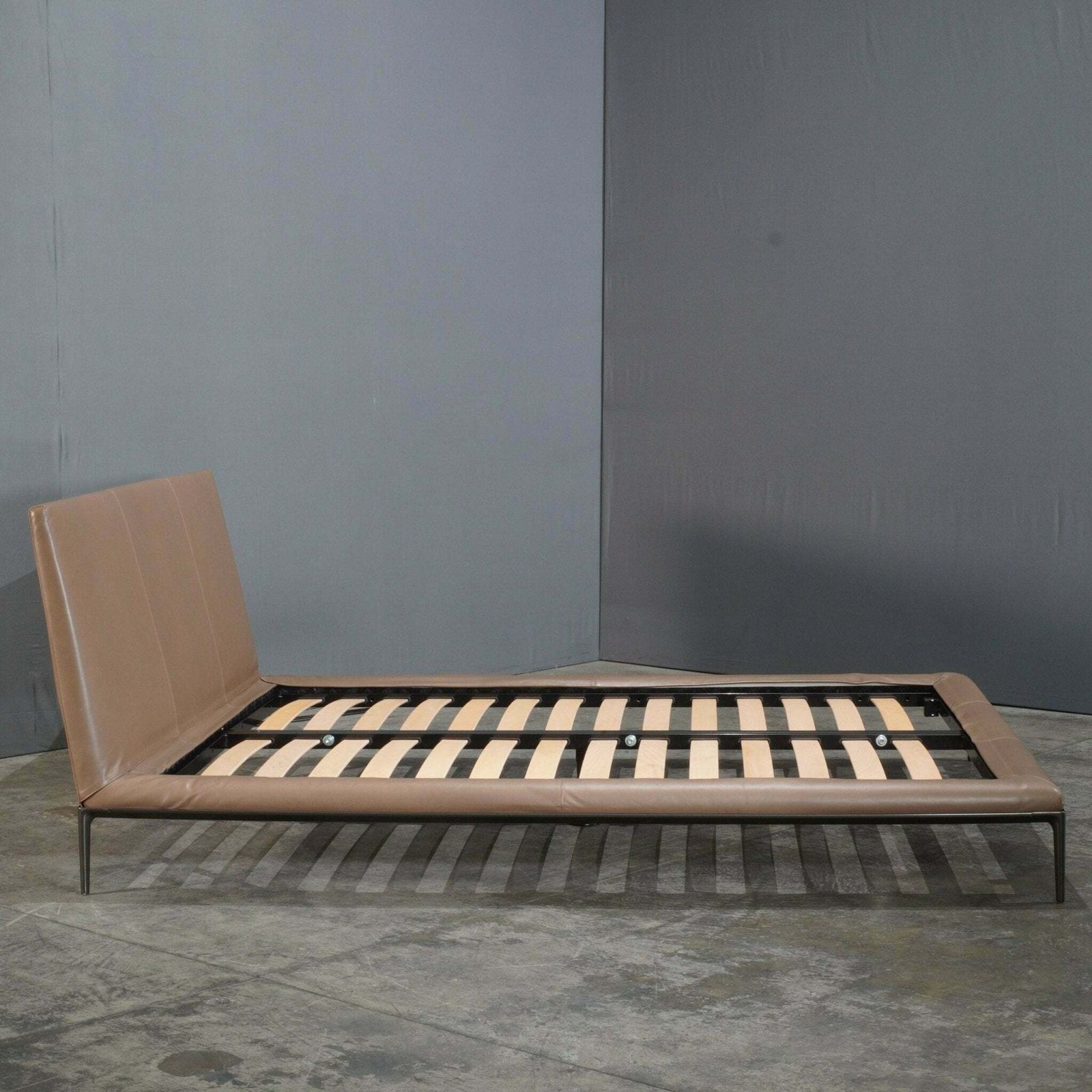 Furniture B&B Italia Atoll Queen Bed By Citterio photo