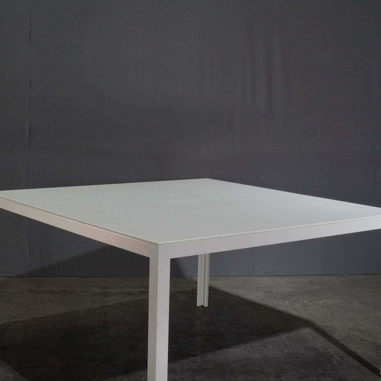 Porro Fractal Square Table In White Corian photo 1050.0
