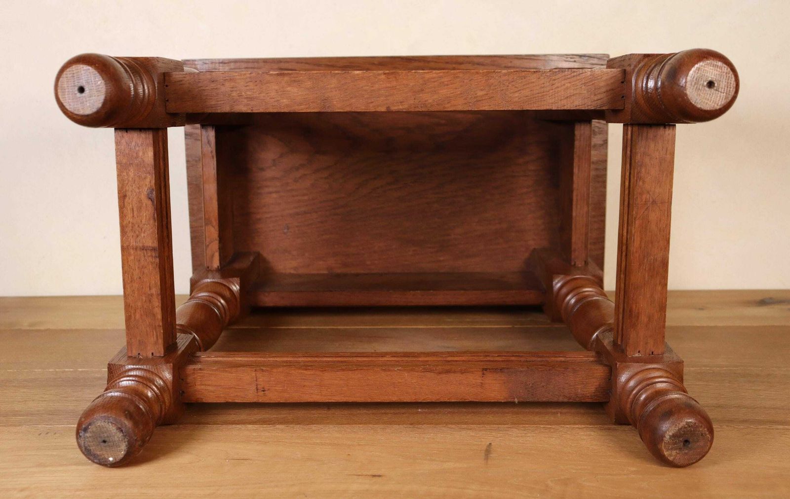 photo furniture Antique Style Solid Oak Joint Stool Bench 20th Century